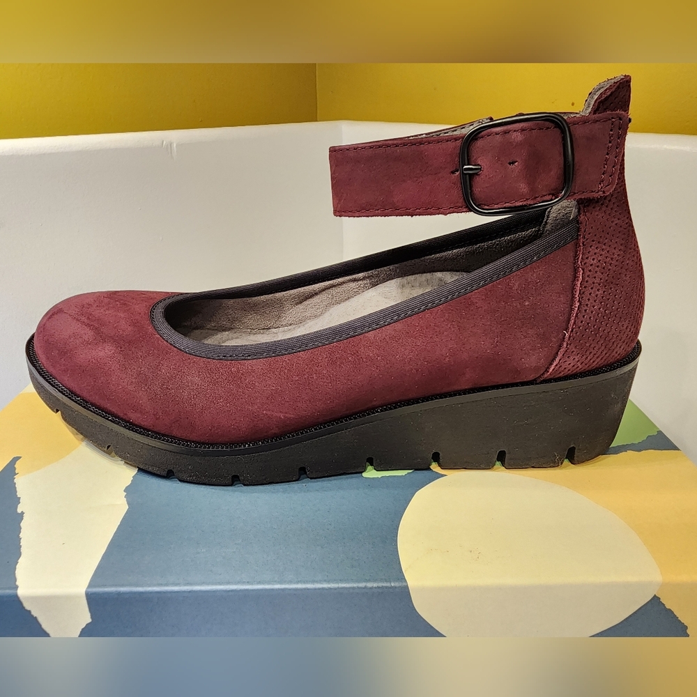 Earth - Rich Plum Leather Ankle Strap Shoe - Size 7
